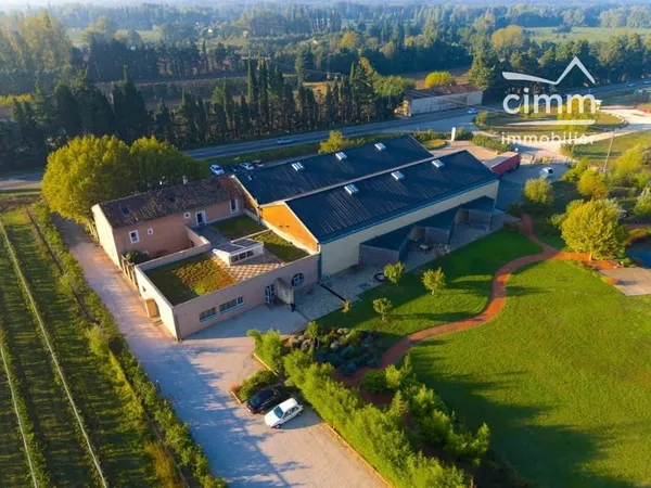 Local commercial 1900 m²