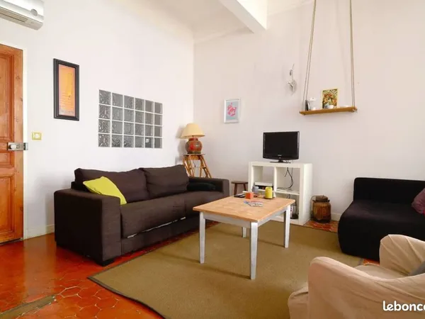 Particulier loue beau T2 meublé. 57 m2