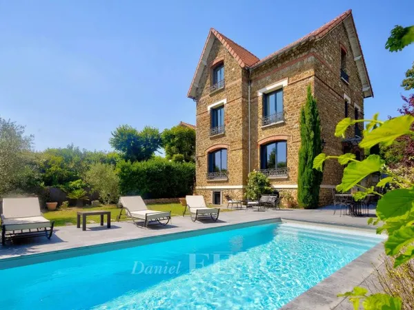 Saint-Cloud - Montretout - Maison familiale avec piscine.