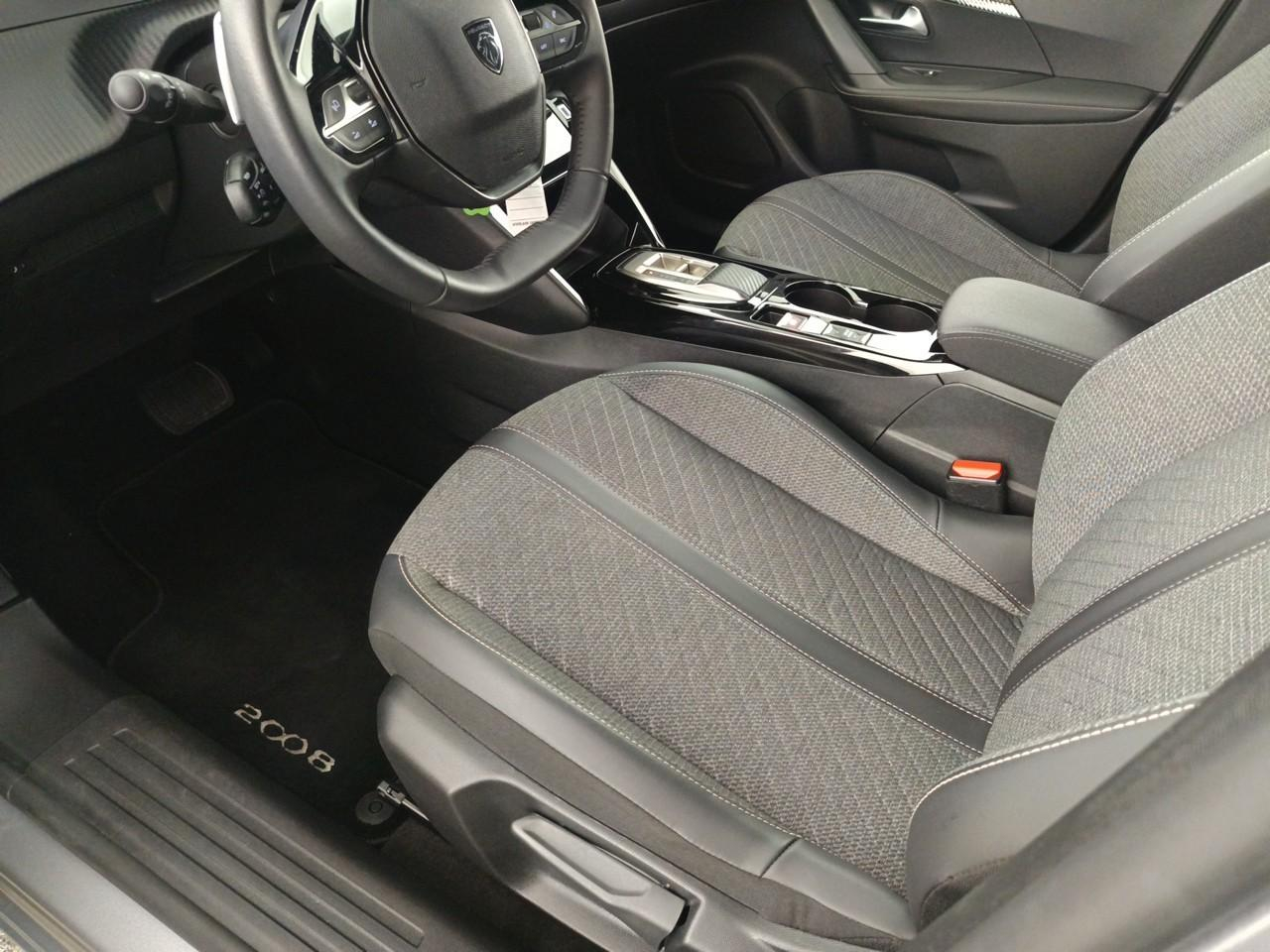 Peugeot 2008 puretech 130 s&s eat8 allure — photo 21