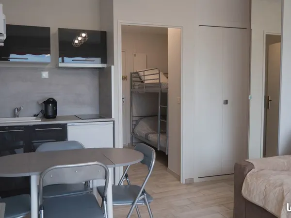 Loue studio cabine meublé
