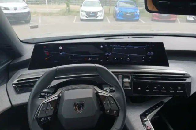 Peugeot 3008 hybrid 145 e-dcs6 — photo 18