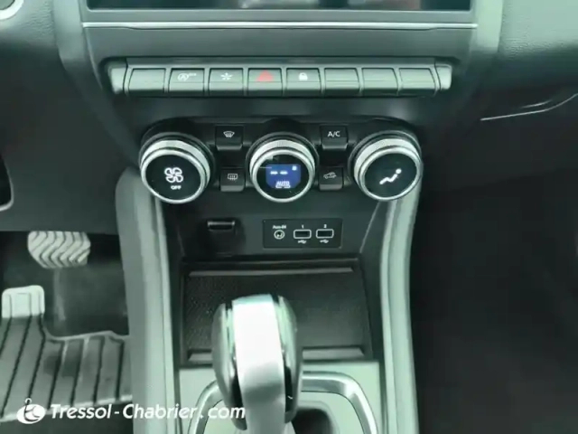 Renault Captur blue dci 115 edc intens — photo 15