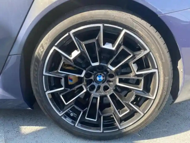 Bmw Serie 5 m5 4.4 v8 phev 727ch (585+197) — photo 9