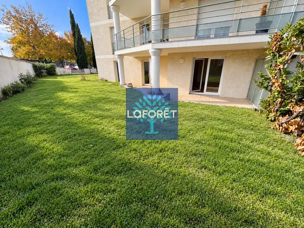 Savigneux centre, appartement T3 de 78 m2 en rez-de-chaussée avec terrasse, garage et cave