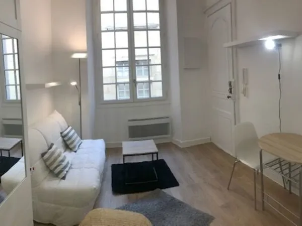 Studio Hyper Centre / Place du Parlement