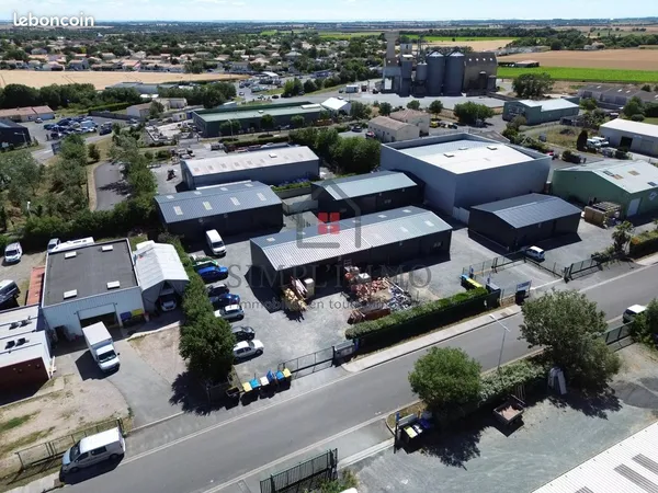 Local commercial 1176 m² Saint-Médard-d'Aunis