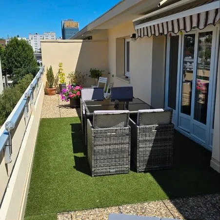 Dijon appart F5, 85 m², dernier étage 5/5, terrasse 30 m² sans vis à vis, garage et cave