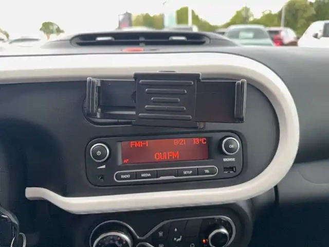 Renault Twingo iii e-tech — photo 12