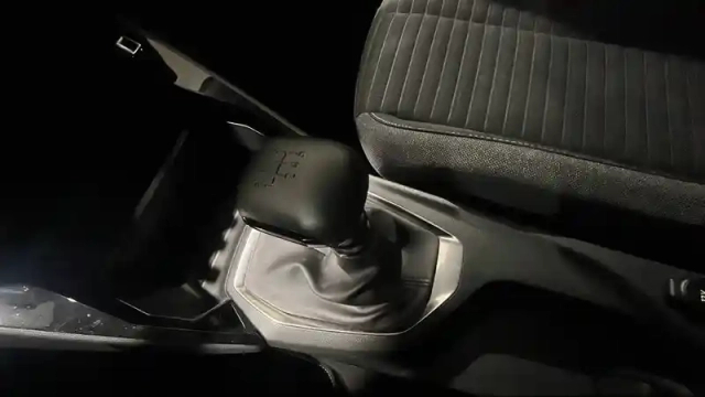 Peugeot 2008 puretech 100 s&amp;s bvm6 — photo 19