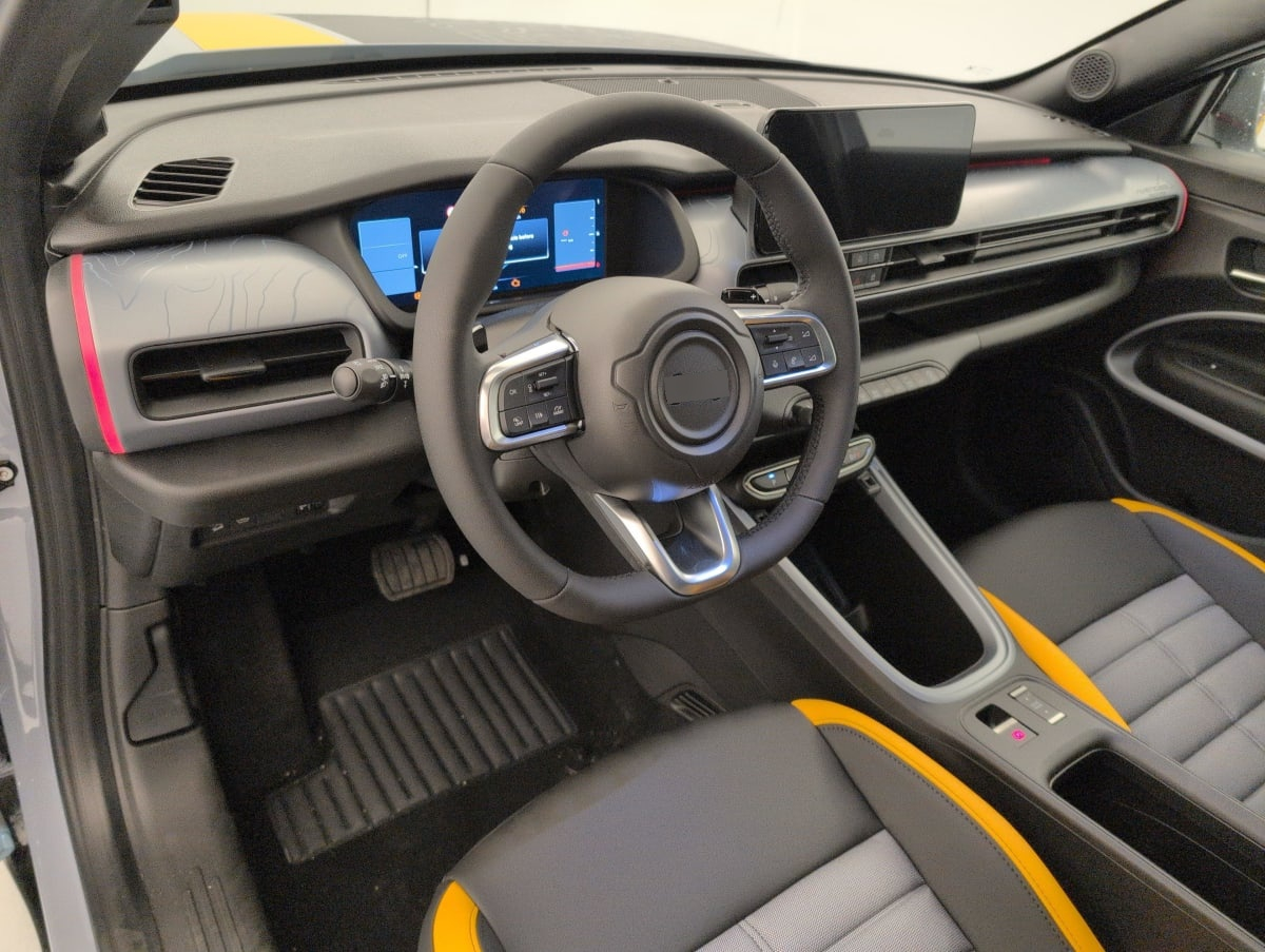 Jeep Avenger — photo 17