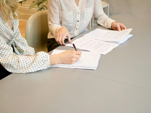 L'avant-contrat sous seing privé ou notarié : différences, sécurité et choix