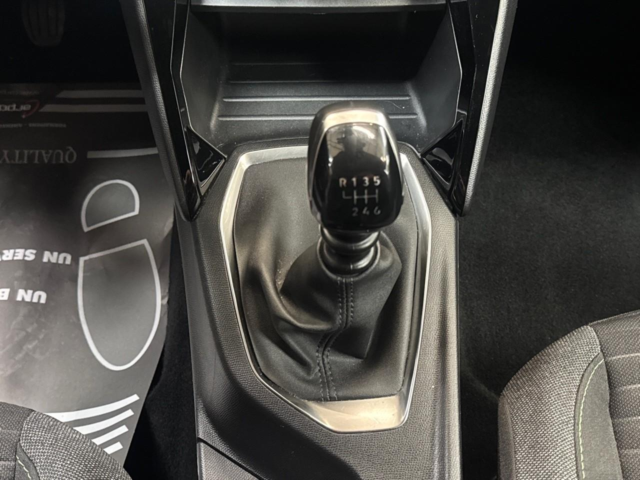 Peugeot 2008 1.2 puretech 100ch s&s active — photo 19