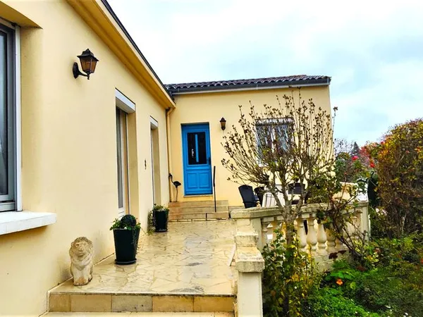 Grande maison sur jardin proche du centre de Saintes, non inondable