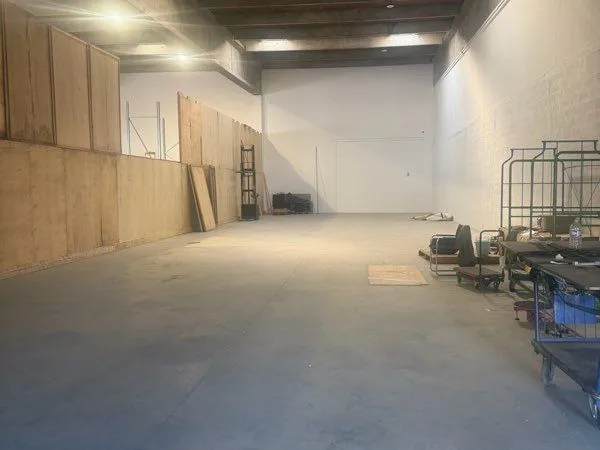 Entrepôt Avec quai de Chargement