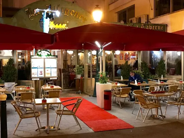 LOCAL COMMERCIAL 650 m2 FRONTIERE GENEVOISE (74)