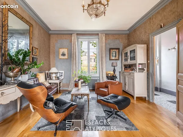 Maison 8 pièces 320 m²