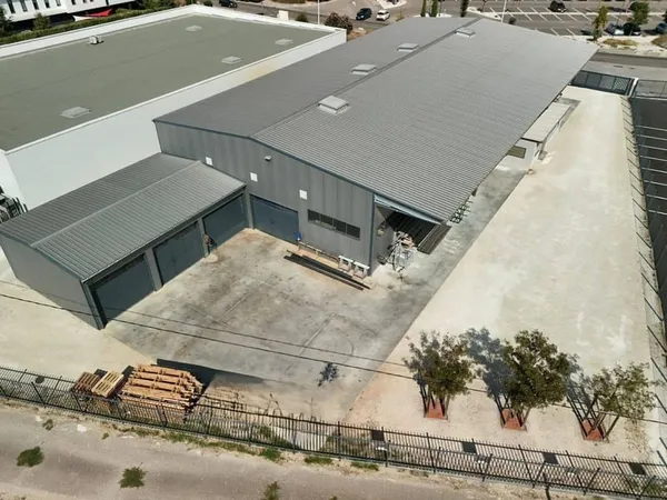 Bâtiment 854 m²
