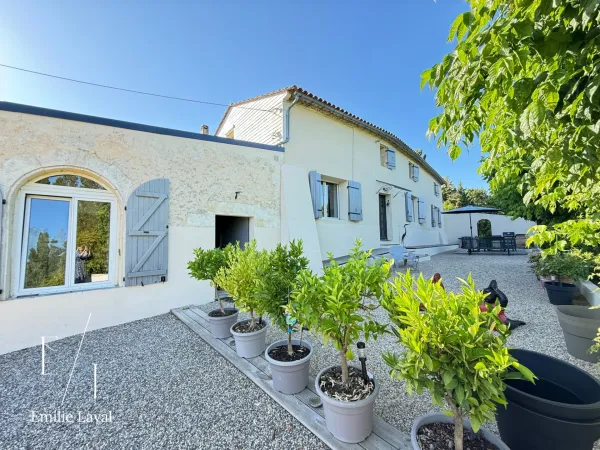 Maison en pierre 4 chambres avec dépendances et piscine à SAINT VINCENT DE PERTIGNAS (33)