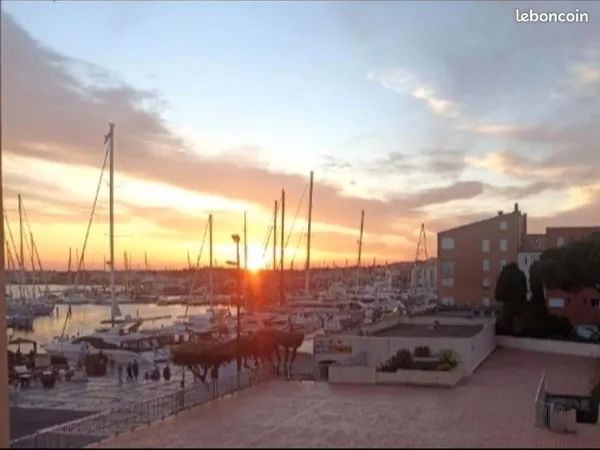 Studio Meublé fonctionnel 20m2 vue sur le port cap d'agde 300 m des plages