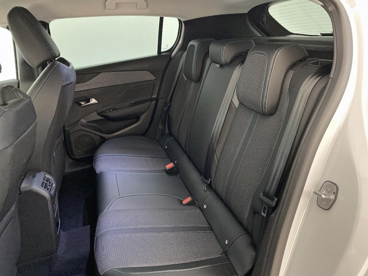 Peugeot 308 hybrid 145 e-dcs6 allure — photo 10