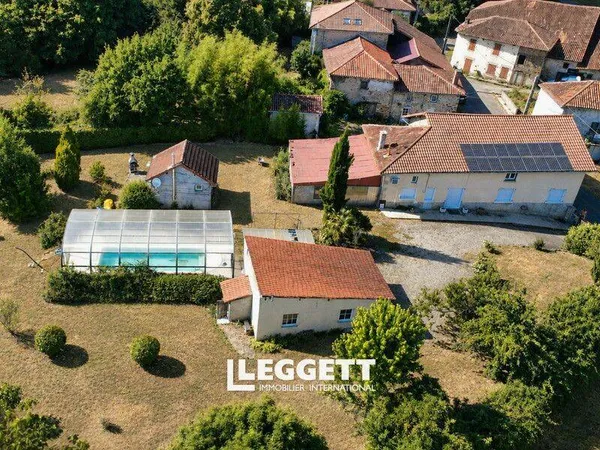 Maison 10 pièces 231 m²