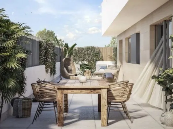 DERNIER ETAGE - T3 DE 65M² + EXTERIEUR 13M² AUX CAMOINS