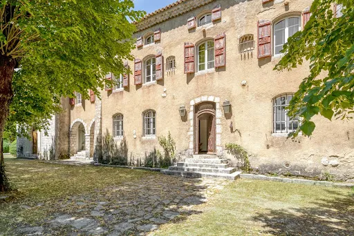 Château 12 pièces 1000 m²