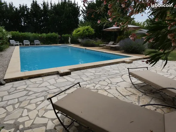 Exclusivité, direct propriétaire, Mas provençal de charme avec gîtes indépendants et piscine à L'Isl