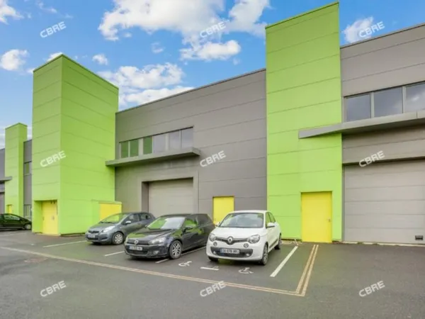 Local commercial 607 m²