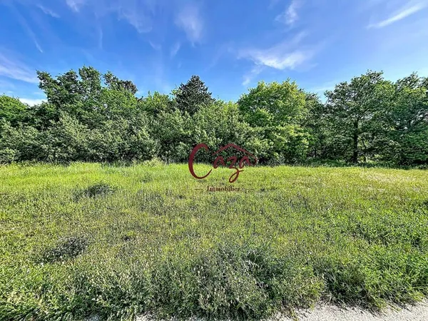 Terrain 932 m²