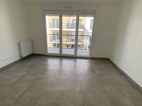 Appartement 2 pièces résidence sécurisée - Gare RER E à pied