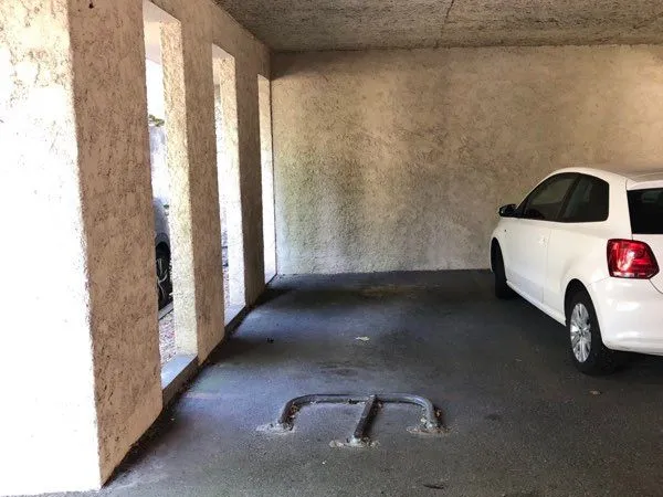 Place de parking couverte centre ville