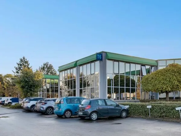Bureaux 414 m² SAINT-THIBAULT-DES-VIGNES
