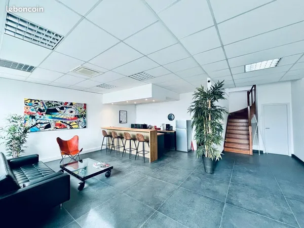 Local bureaux 728 m²
