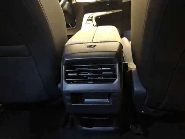Peugeot 3008 hybrid 145 e-dcs6 — photo 33