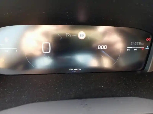 Peugeot 208 puretech 100 s&amp;s bvm6 — photo 10