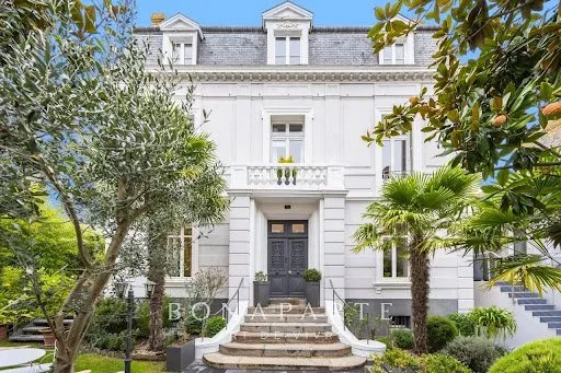 Maison 10 pièces 265 m²