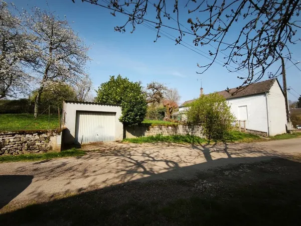 Billy. Maison 2 ch combles garage 1.2 hectare