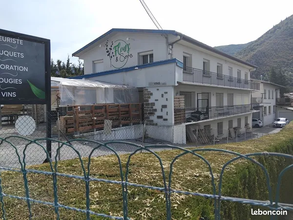 Vends bâtiment 480 m2 VEYNES