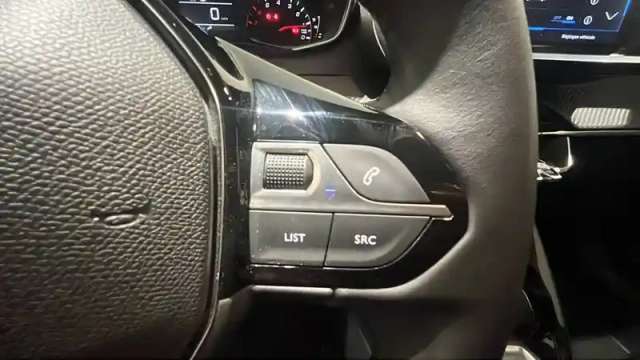 Peugeot 2008 puretech 100 s&amp;s bvm6 — photo 23