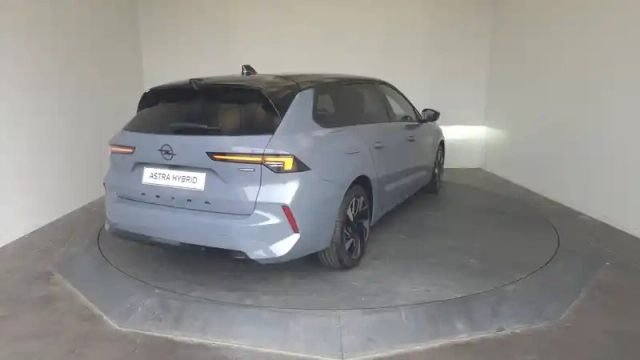 Opel Astra sports tourer 1.2 turbo hybride 145 ch automatique — photo 4