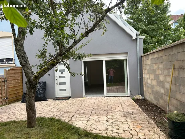 Maison avec jardin garage et une place de parking