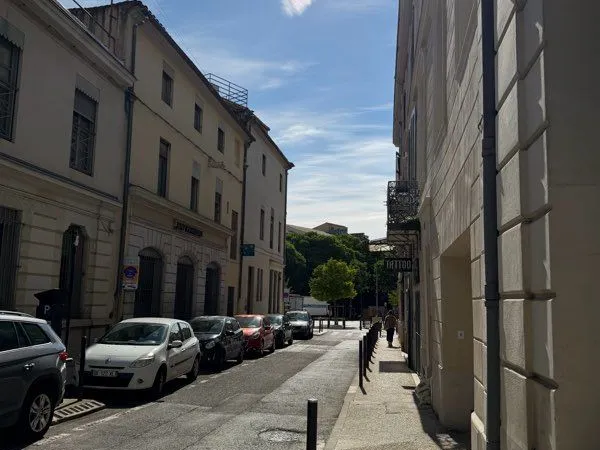 Charmant F3 meublé situe entre la maison carrée et les arènes