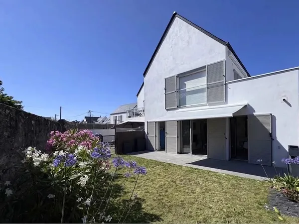 QUIBERON - 3 CHAMBRES - 1 SALLE D'EAU - 1 SALLE DE BAINS -  BUANDERIE - JARDIN - LOCAL DE RANGEMENT-