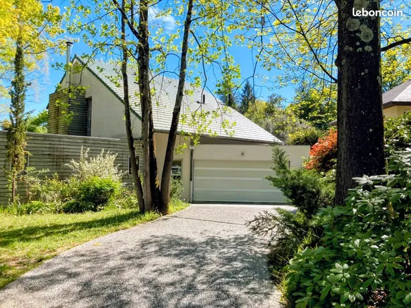 Propriété contemporaine d'architecte à Lescar dans un environnement calme et verdoyant au porte de P