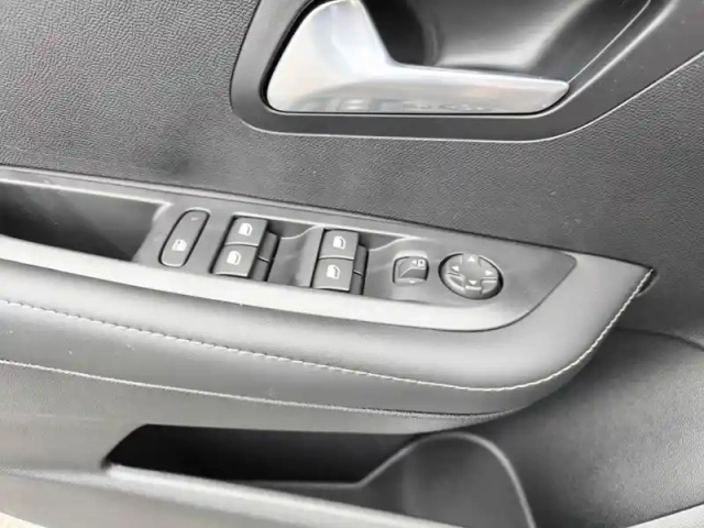 Peugeot 208 electrique 54 kwh 156ch — photo 20