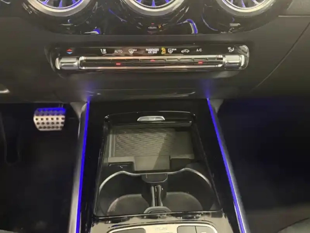 Mercedes Gla 180 d amg line — photo 20