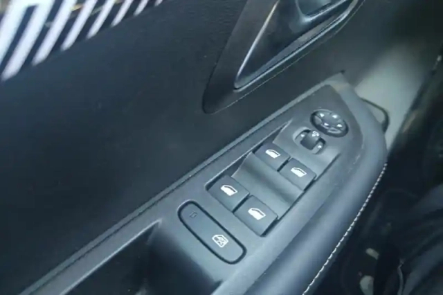 Peugeot 208 electrique 50 kwh 136ch — photo 32