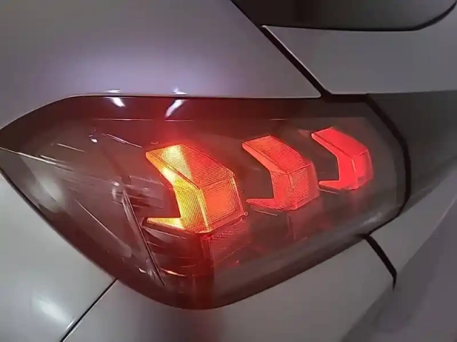 Peugeot 208 bluehdi 100 s&amp;s bvm6 — photo 17